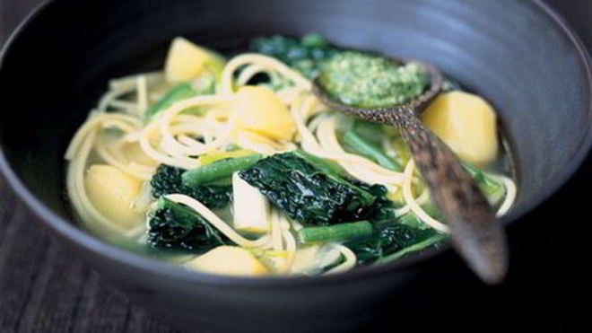 Рецепт генуэзского супа минестроне с соусом песто