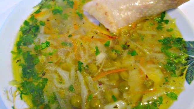 Рецепт куриного супа с зеленым горошком и овощами