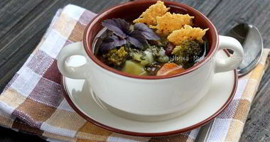 Рецепт Минестроне с чипсами из пармезана