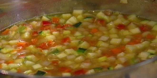 Рецепт овощного итальянского супа с песто