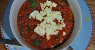 Рецепт Чечевичной похлебки со свеклой и шпинатом