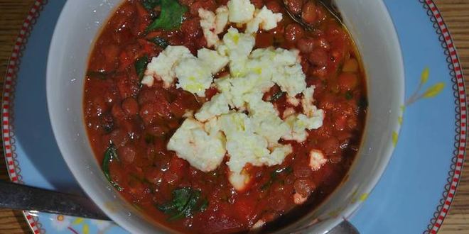 Рецепт Чечевичной похлебки со свеклой и шпинатом