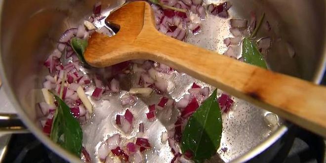 Рецепт чечевичной похлебки со свеклой и шпинатом