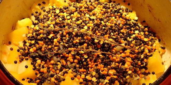 Рецепт густой тыквенной похлебки с чечевицей, тефтелями и копчеными колбасками