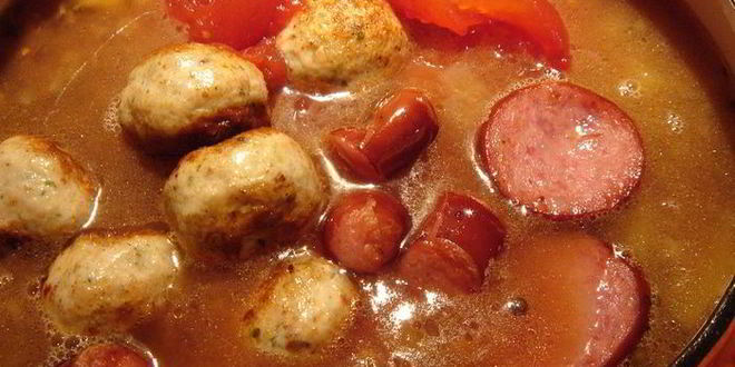 Рецепт густой тыквенной похлебки с чечевицей, тефтелями и копчеными колбасками