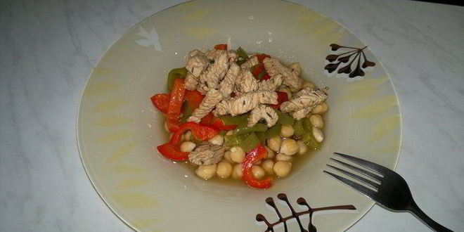 Рецепт Нутовой похлебки с бульоном из индейки в бальзамике и лимонном соке со сладкими перцами