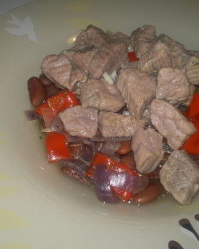 Рецепт острой бобовой похлебки с говядиной, сладким перцем и луком