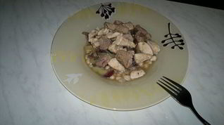 Рецепт Похлебки из белой фасоли с бедром индейки и куриной грудкой, тушеный перец и красный лук