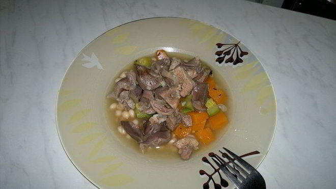 Рецепт похлебки с индюшачьими желудочками, бедром и овощами