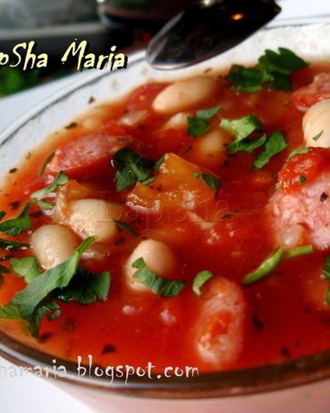 Рецепт томатной похлебки с копчеными колбасками и фасолью