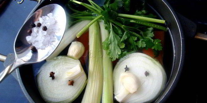 Рецепт томатной похлебки с копчеными колбасками и фасолью