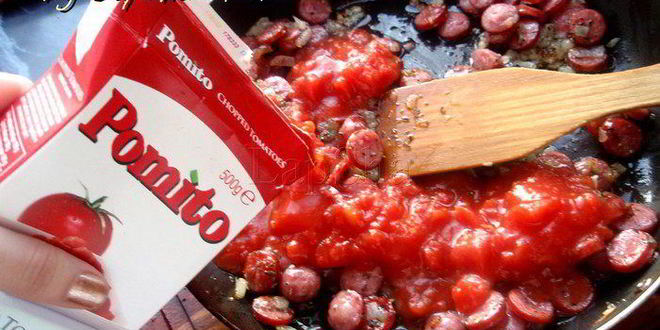 Рецепт томатной похлебки с копчеными колбасками и фасолью