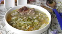 Рецепт Рассольника с перловкой и солеными огурцами