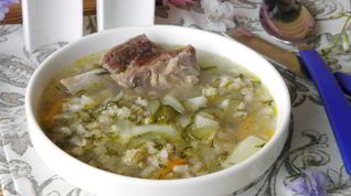 Рецепт Рассольника с перловкой и солеными огурцами