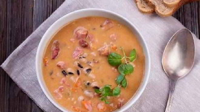 Рецепт сытного рассольника с фасолью и беконом