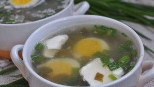Рецепт Щавелевых щей с яйцом на курином бульоне