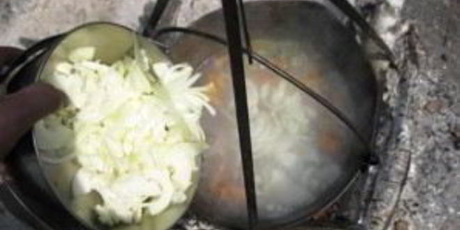 Рецепт шурпы из баранины на костре