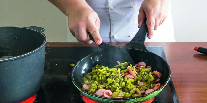 Рецепт сборной солянки с грудинкой, курицей и сосисками