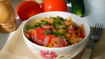 Рецепт Солянки из капусты с сосисками в мультиварке