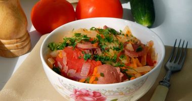 Рецепт Солянки из капусты с сосисками в мультиварке