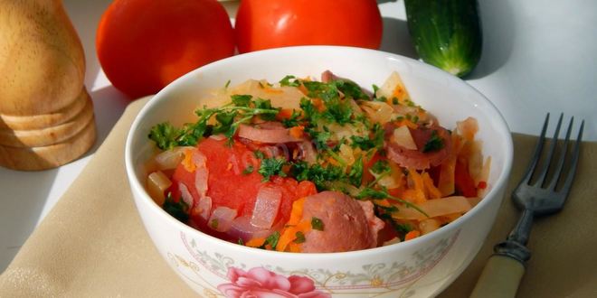 Рецепт Солянки из капусты с сосисками в мультиварке