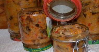 Рецепт Солянки из квашеной капусты с грибами на зиму