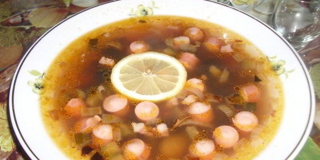 Рецепт Солянки мясной с оливками