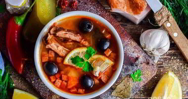 Рецепт Солянки с колбасой и маслинами