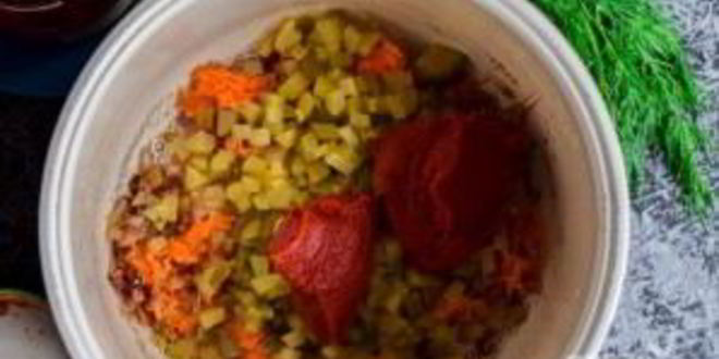 Рецепт солянки с колбасой и маслинами