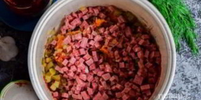Рецепт солянки с колбасой и маслинами