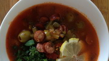 Рецепт Солянки с копчеными ребрами и колбасками