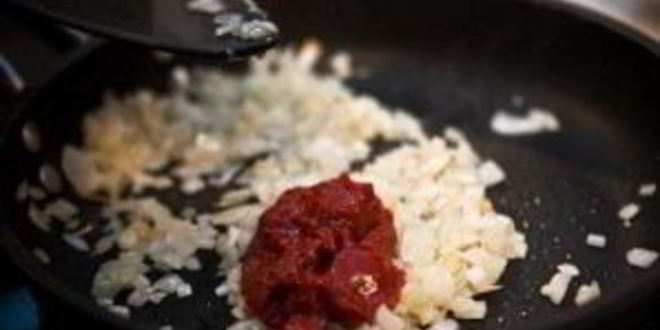 Рецепт солянки с маслинами и колбасой