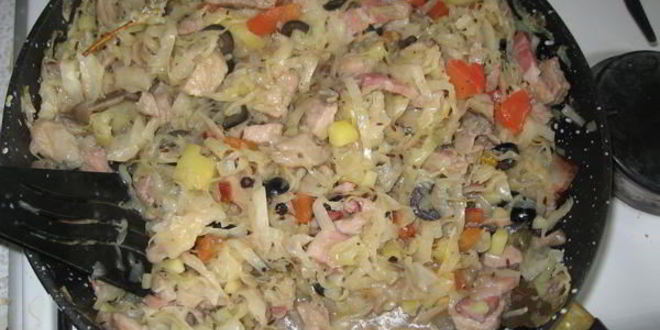 Рецепт солянки тушеной свиной с вешенками