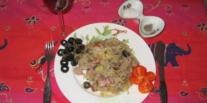 Рецепт солянки тушеной свиной с вешенками