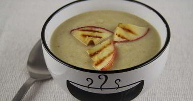 Рецепт Супа-пюре из сельдерея с яблоком, сидром и чеддером