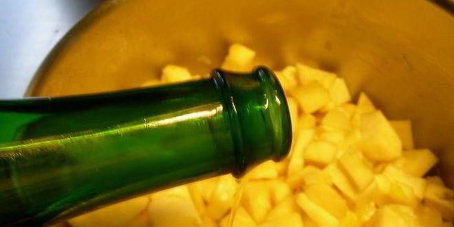 Рецепт супа-пюре из сельдерея с яблоком, сидром и чеддером