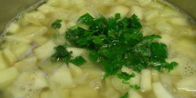 Рецепт супа-пюре из сельдерея с яблоком, сидром и чеддером