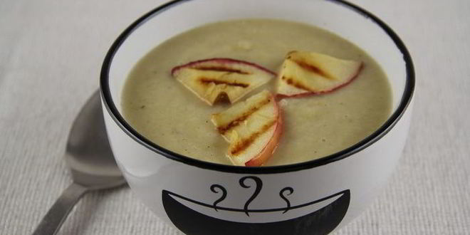 Рецепт супа-пюре из сельдерея с яблоком, сидром и чеддером