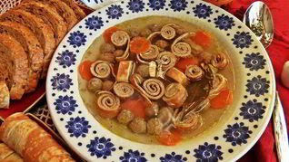 Рецепт Супа с фрикадельками и блинными роллами