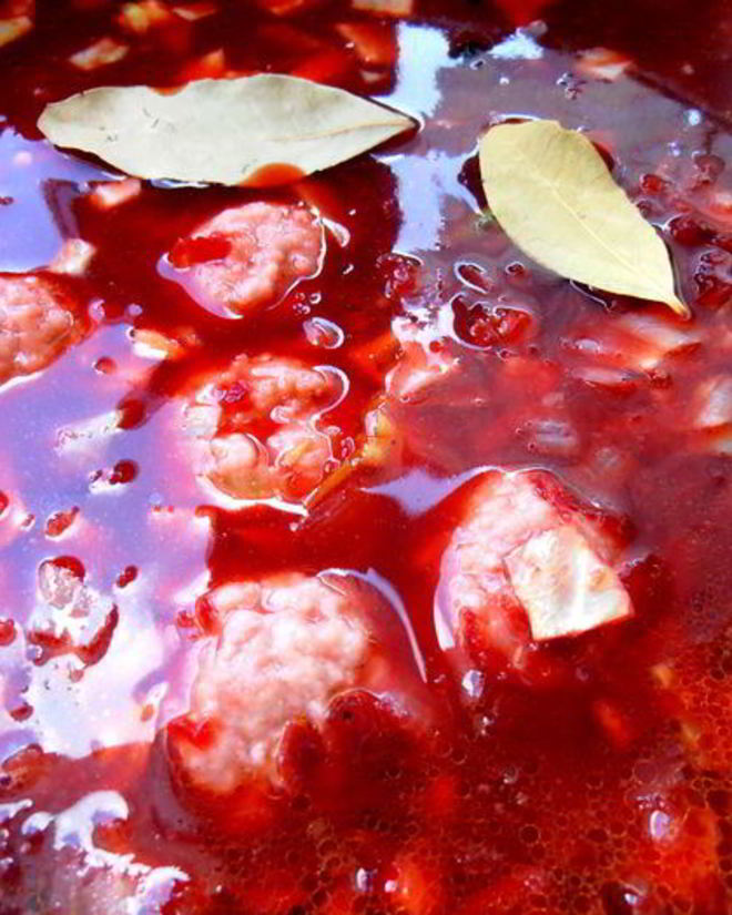 Рецепт латвийского свекольника с фрикадельками