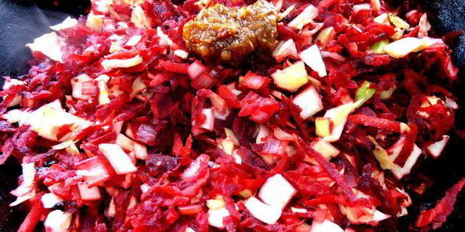 Рецепт латвийского свекольника с фрикадельками