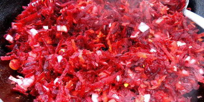 Рецепт латвийского свекольника с фрикадельками