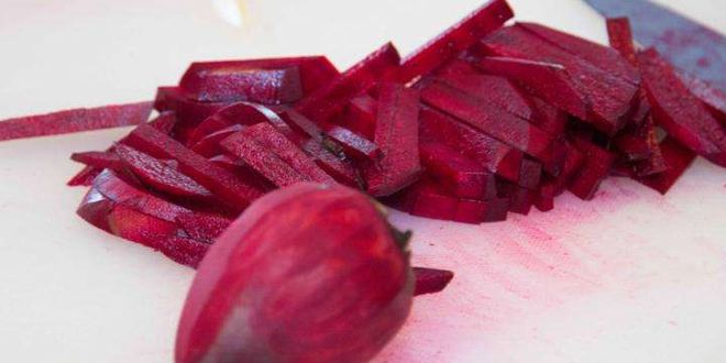 Рецепт свекольника холодного с ботвой