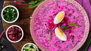 Рецепт Свекольника на кефире с базиликом, ботвой и салатом