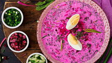 Рецепт Свекольника на кефире с базиликом, ботвой и салатом