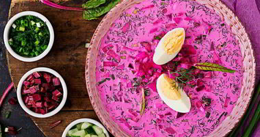 Рецепт Свекольника на кефире с базиликом, ботвой и салатом