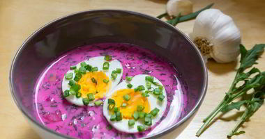 Рецепт Свекольника на кефире с ветчиной, редисом и горчицей