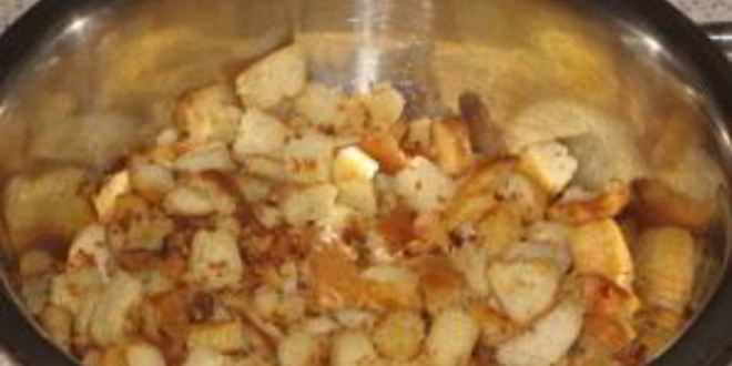 Рецепт сливочно-сырного суп с чесночными сухариками