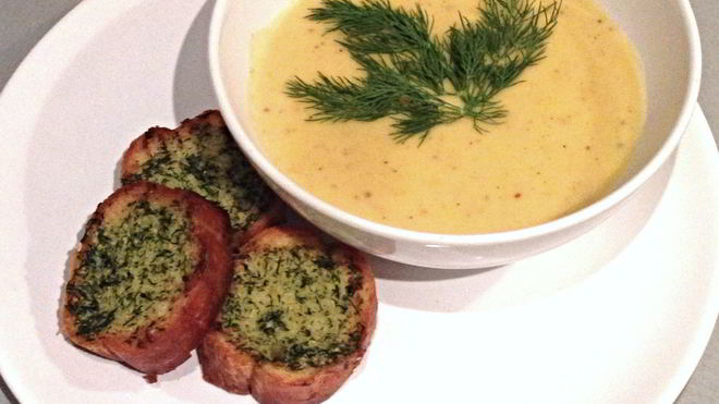 Рецепт сырного крема-супа с сельдереем и крутонами