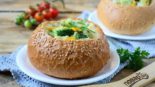 Рецепт Сырного супа с брокколи в булочках